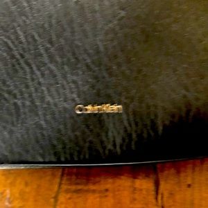 Great bag with shoulder strap included!